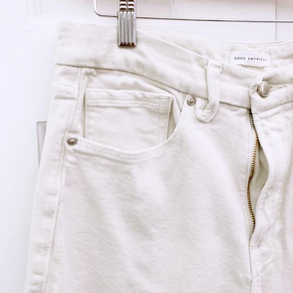 Good American Good Classic Slim Straight Jeans - Picture 9 of 9